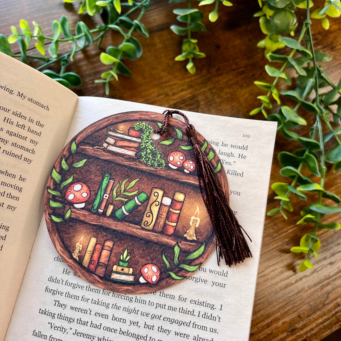 Round Bookshelf Bookmark
